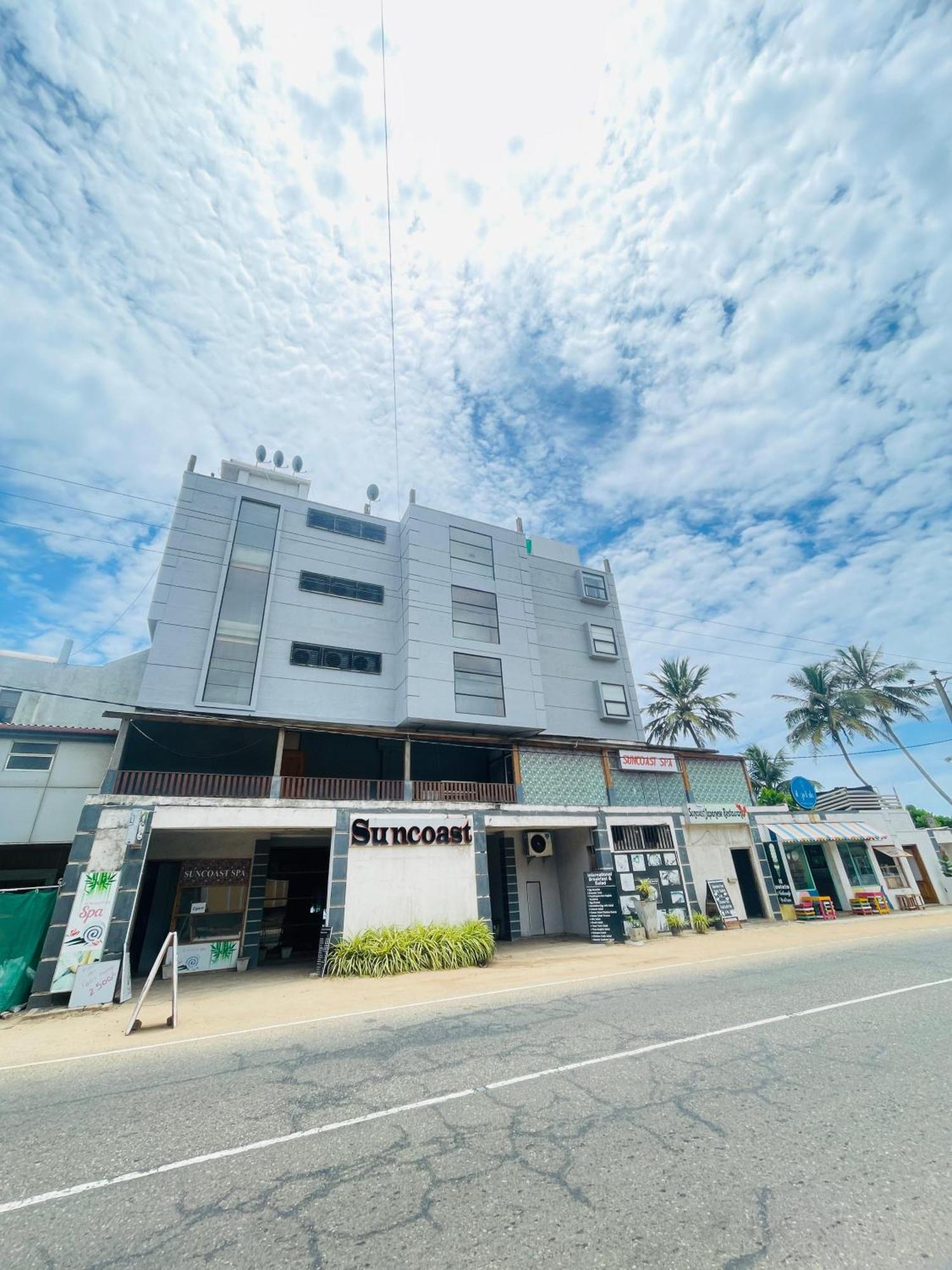 Suncoast Beach Hotel Mirissa Exteriör bild