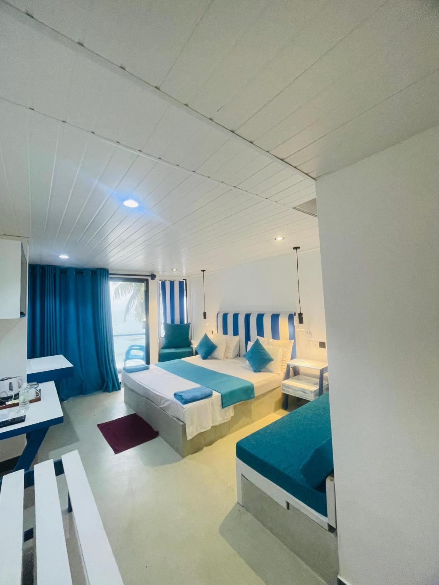 Suncoast Beach Hotel Mirissa Exteriör bild