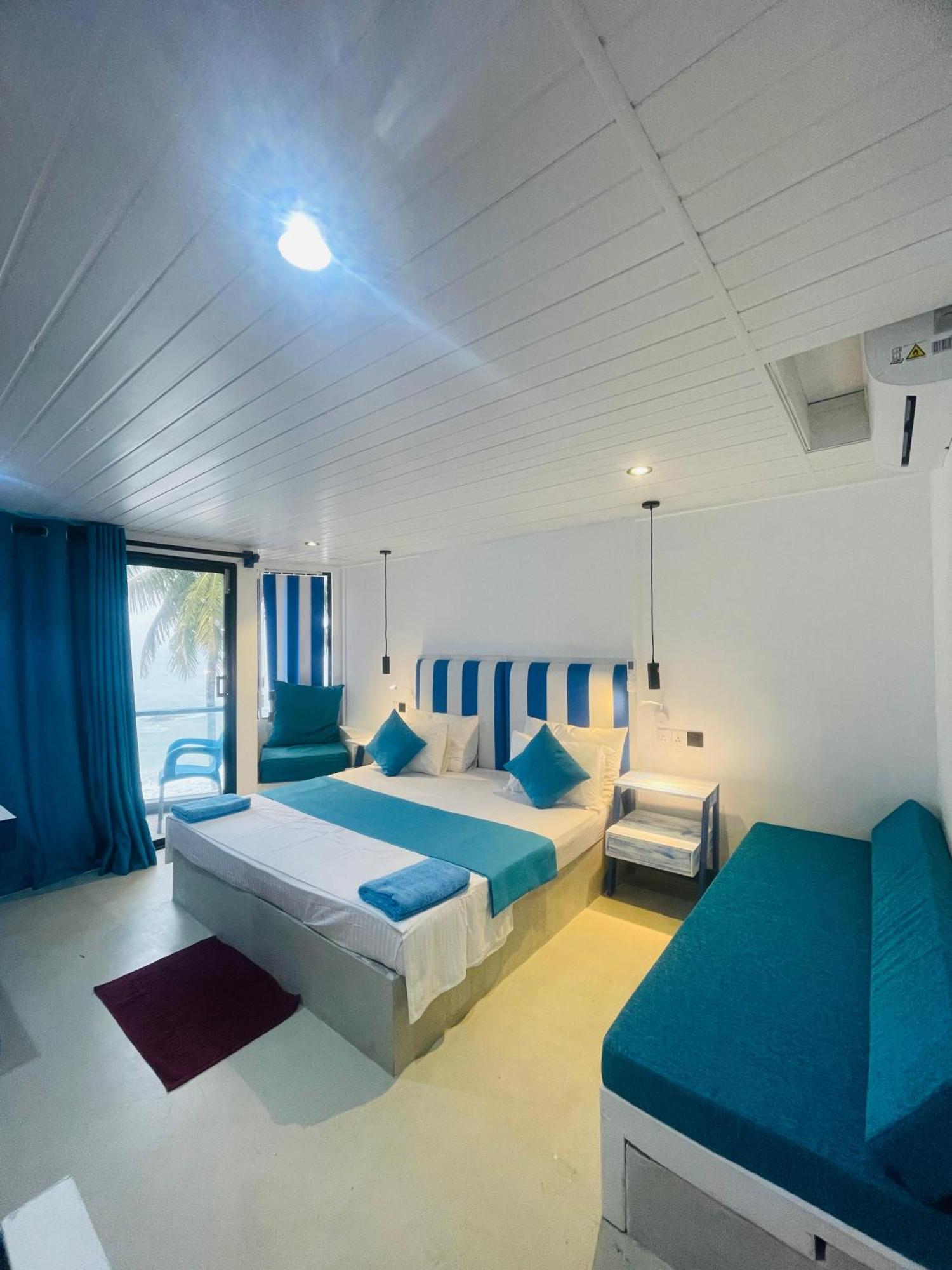 Suncoast Beach Hotel Mirissa Exteriör bild